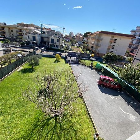 I Fiori Di Pietra Aparthotel Pietra Ligure Luaran gambar