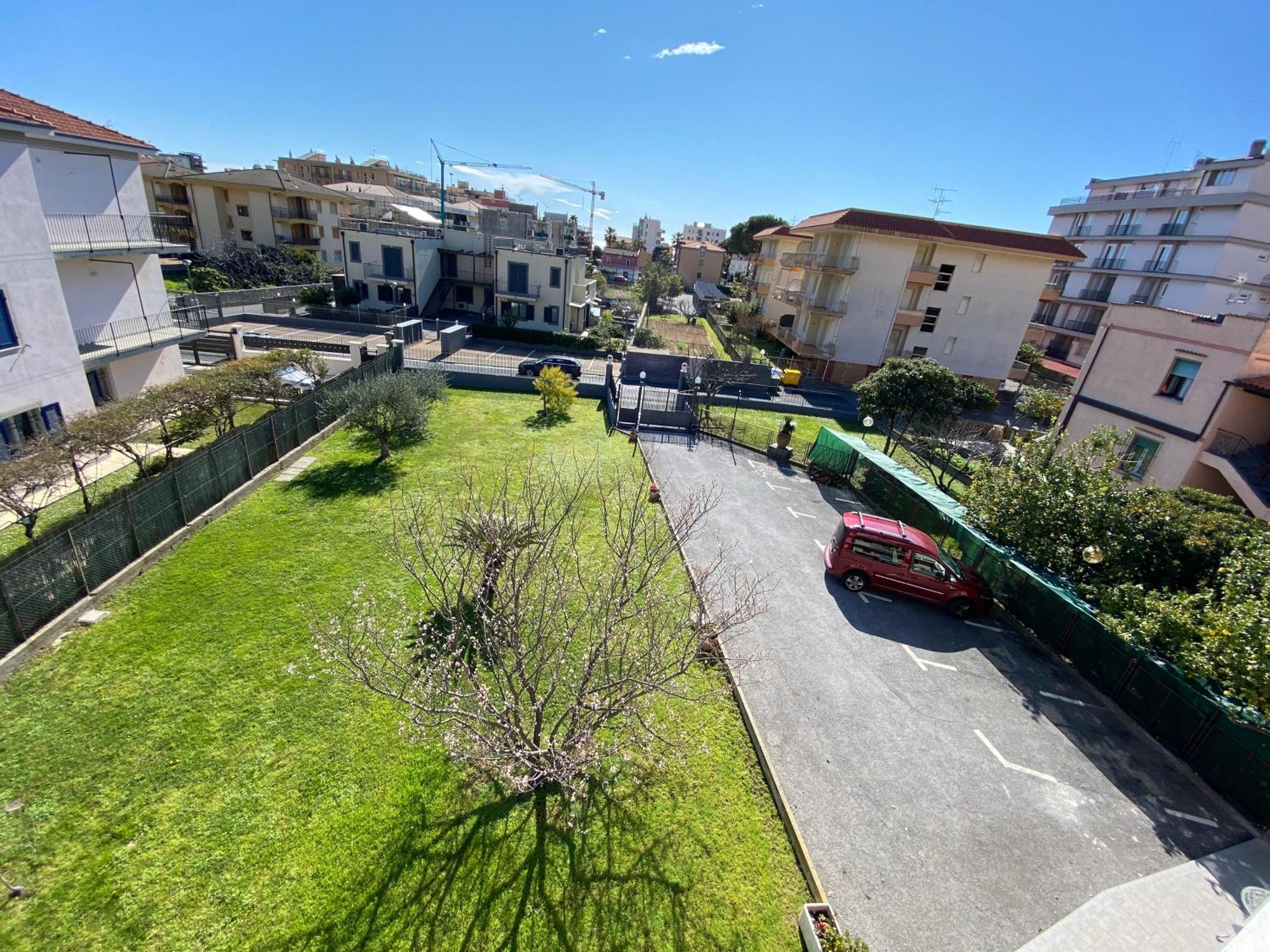 I Fiori Di Pietra Aparthotel Pietra Ligure Luaran gambar