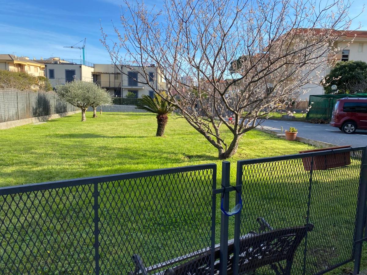I Fiori Di Pietra Aparthotel Pietra Ligure Luaran gambar