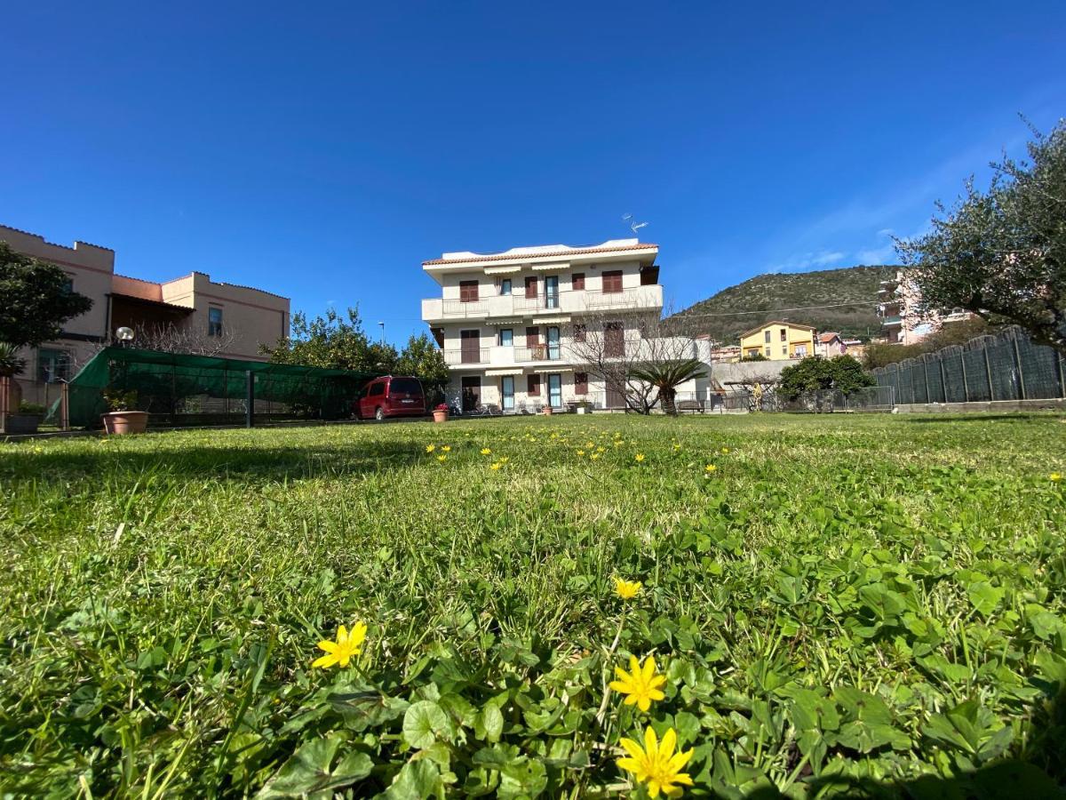 I Fiori Di Pietra Aparthotel Pietra Ligure Luaran gambar
