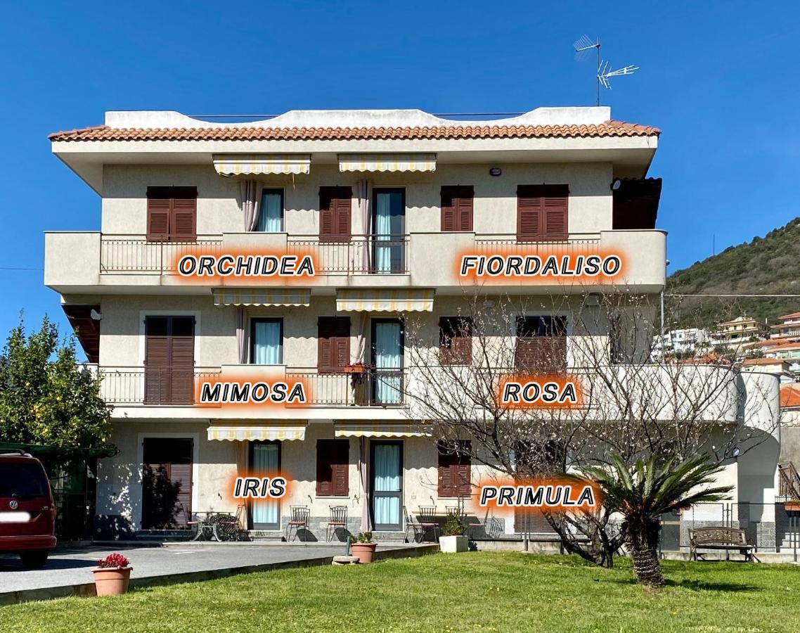 I Fiori Di Pietra Aparthotel Pietra Ligure Luaran gambar