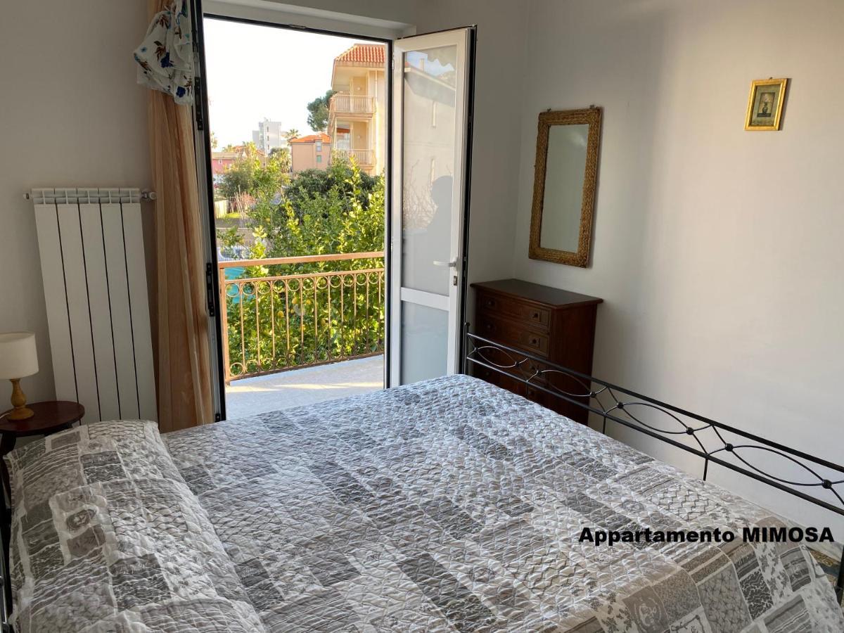 I Fiori Di Pietra Aparthotel Pietra Ligure Luaran gambar
